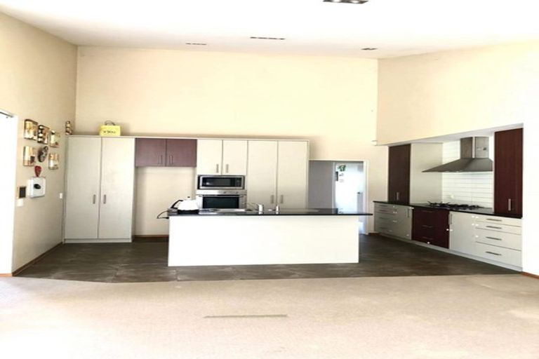 Photo of property in 2 Strundeen Close, Flat Bush, Auckland, 2016