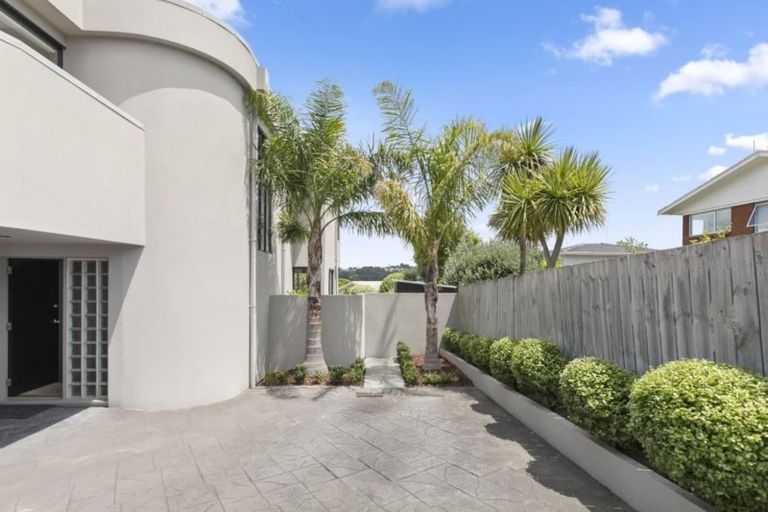 Photo of property in 1/52 Gulf View Road, Murrays Bay, Auckland, 0630