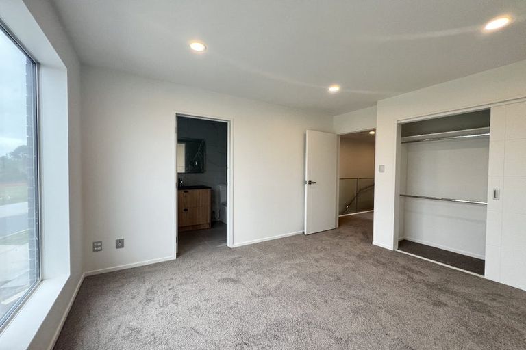Photo of property in 7 Paretao Street, Massey, Auckland, 0614