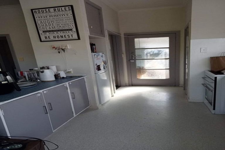 Photo of property in 5 Domett Street, Waitara, 4320