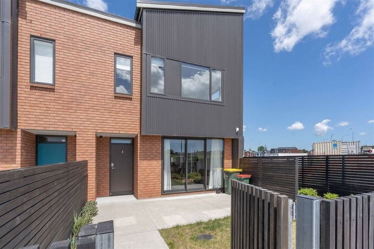 Photo of property in 463 Hobsonville Road, Hobsonville, Auckland, 0616