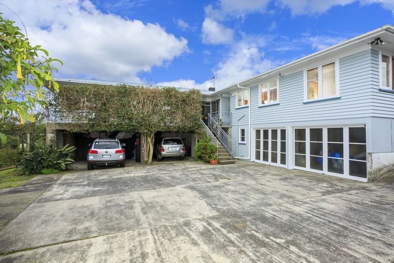 Photo of property in 545 Glenfield Road, Glenfield, Auckland, 0629
