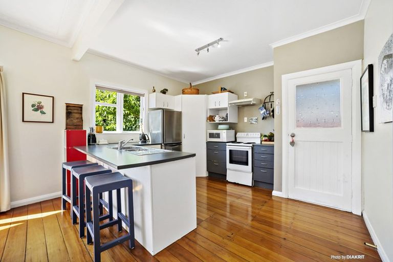 Photo of property in 22 Ranui Crescent, Khandallah, Wellington, 6035