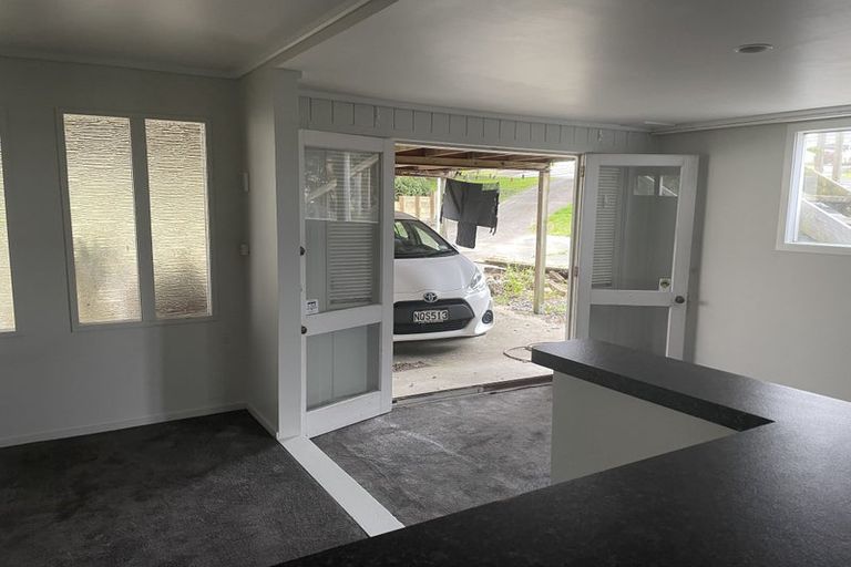 Photo of property in 13 Fowey Avenue, Te Atatu South, Auckland, 0610