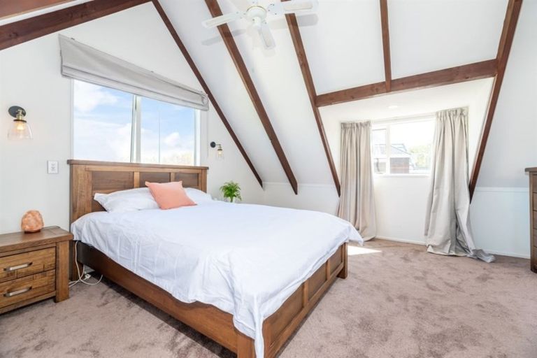 Photo of property in 2/2 Becroft Drive, Forrest Hill, Auckland, 0620