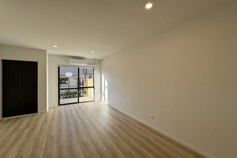 Photo of property in 7 Paetai Lane, Te Atatu Peninsula, Auckland, 0610