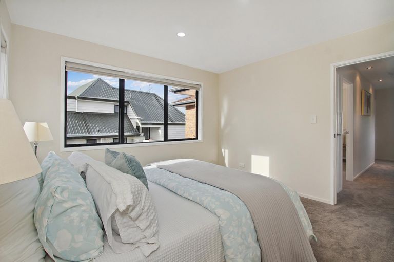 Photo of property in 4 Korotaha Terrace, Rothesay Bay, Auckland, 0630