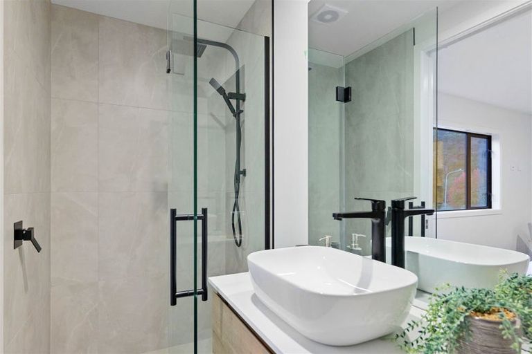 Photo of property in 17 Aratoro Place, Mount Pleasant, Christchurch, 8081