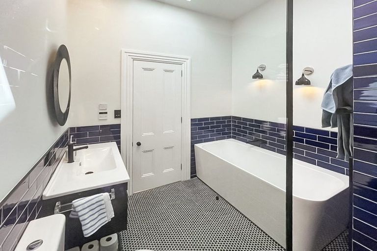 Photo of property in 15 Elizabeth Street, Mount Victoria, Wellington, 6011