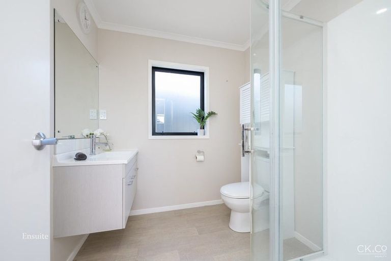 Photo of property in 15 Te Kaeaea Crescent, Wallaceville, Upper Hutt, 5018