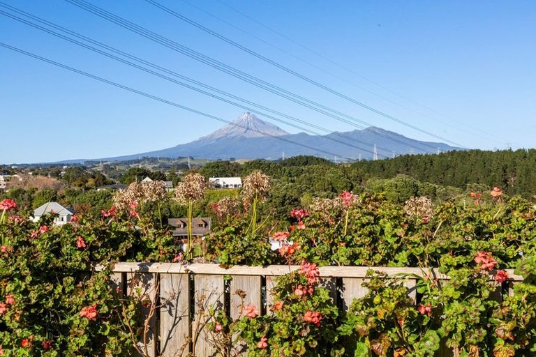 Photo of property in 10 Tohu Place, Spotswood, New Plymouth, 4310