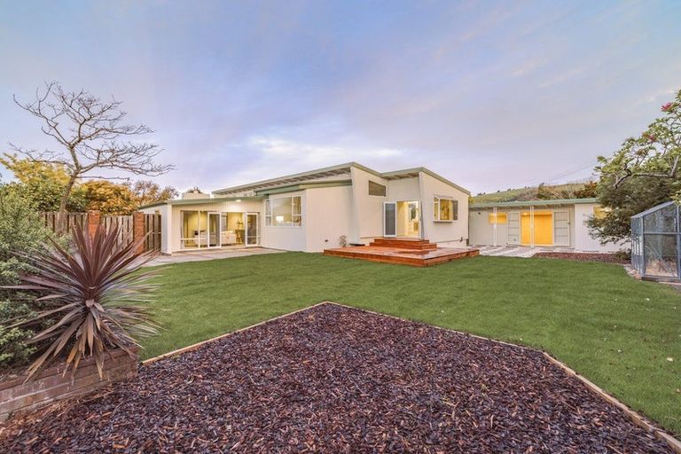 Photo of property in 20 Derrett Place, Saint Martins, Christchurch, 8022