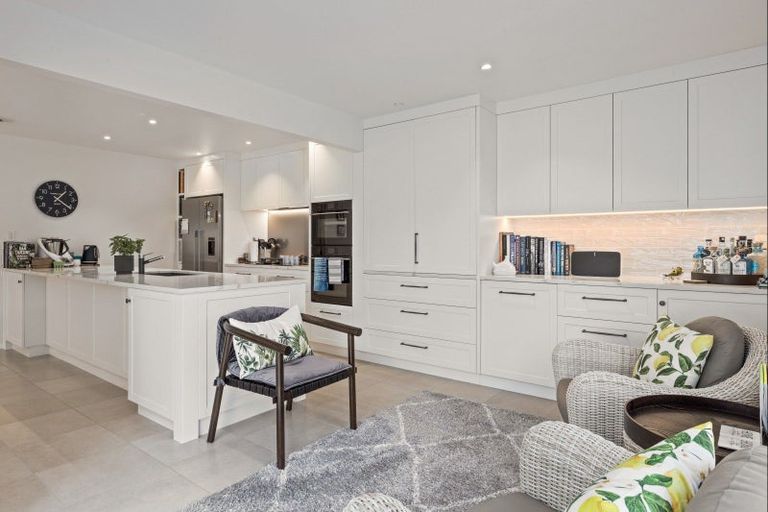 Photo of property in 7 Marellen Drive, Red Beach, 0932