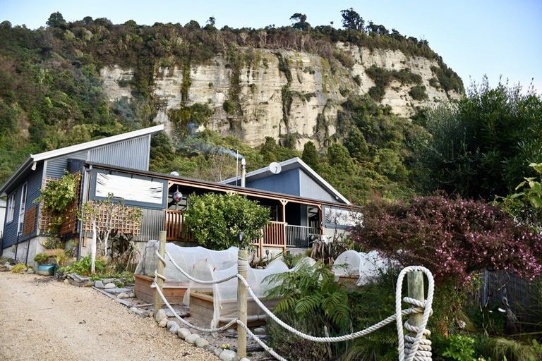 Photo of property in 28 Nikau Heights, Little Wanganui, Karamea, 7893