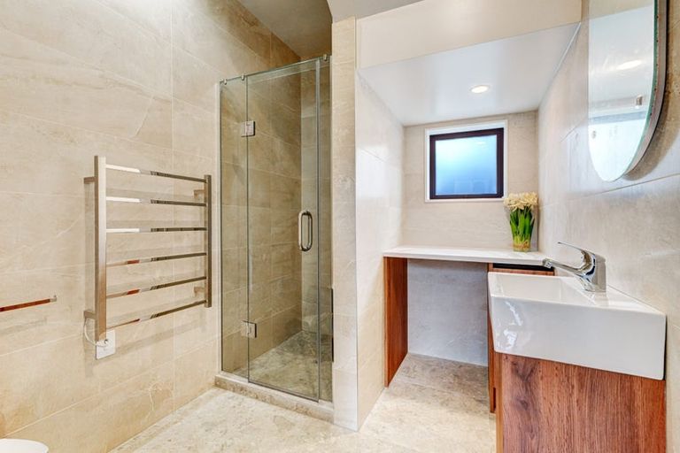 Photo of property in 2 Tiri View Place, Waiake, Auckland, 0630