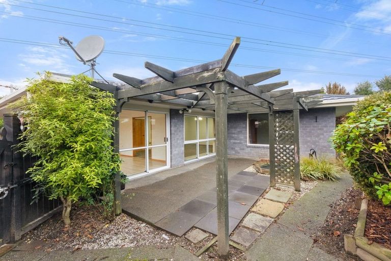 Photo of property in 15 Algie Place, Avonhead, Christchurch, 8042