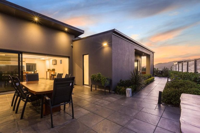 Photo of property in 55 Queen Charlotte Drive, Aotea, Porirua, 5024