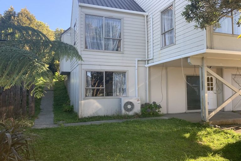 Photo of property in 27 Paddington Grove, Karori, Wellington, 6012