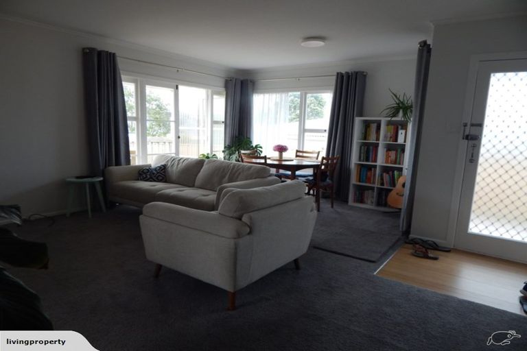 Photo of property in 3/3 Otakau Road, Milford, Auckland, 0620