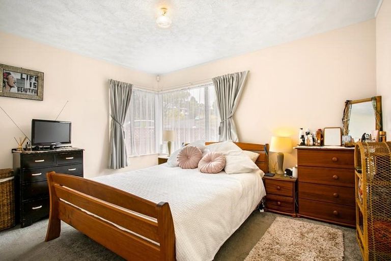 Photo of property in 6 Elizabeth Drive, West Harbour, Auckland, 0618