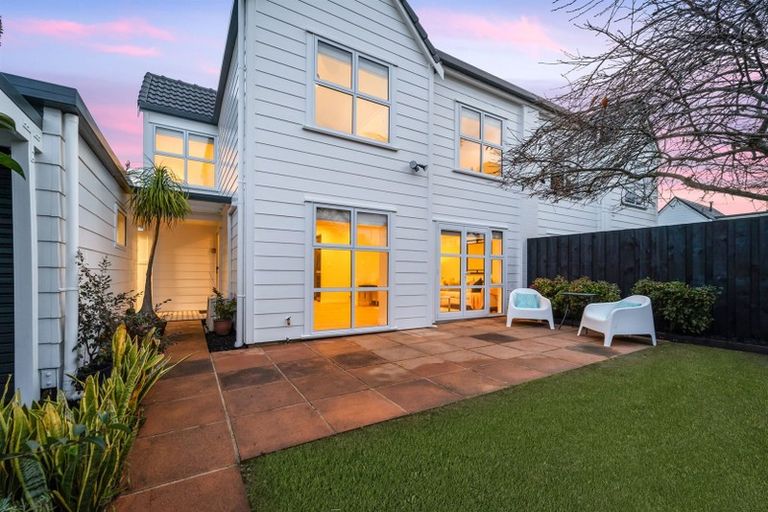 Photo of property in 21/1 Woodbridge Lane, Milford, Auckland, 0620