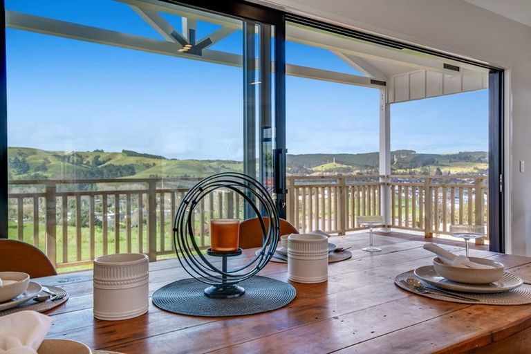 Photo of property in 4d Forlong Rise, Helensville, 0800