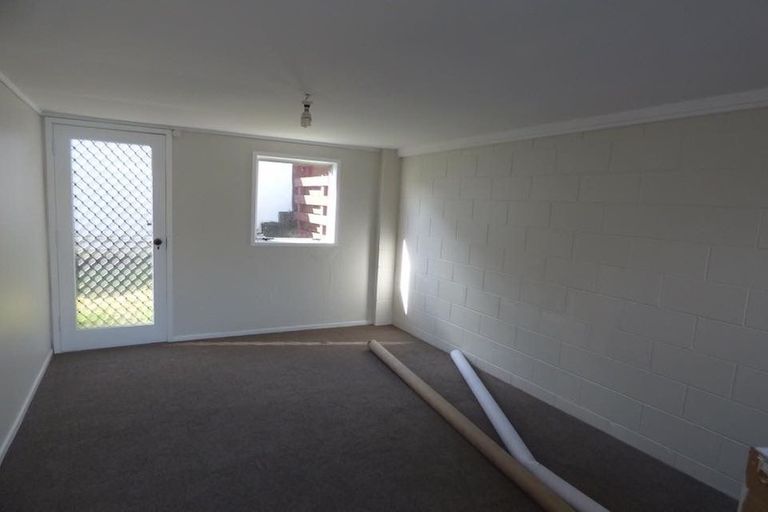 Photo of property in 1/172 Fisher Parade, Farm Cove, Auckland, 2012