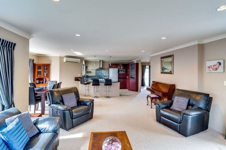 Photo of property in 128 Tait Drive, Greenmeadows, Napier, 4112