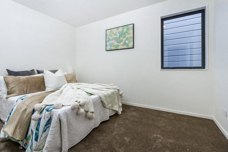 Photo of property in 11c Elizabeth Drive, West Harbour, Auckland, 0618
