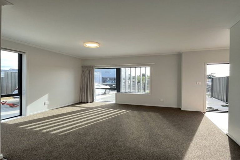 Photo of property in 11 Koreke Close, Kenepuru, Porirua, 5022