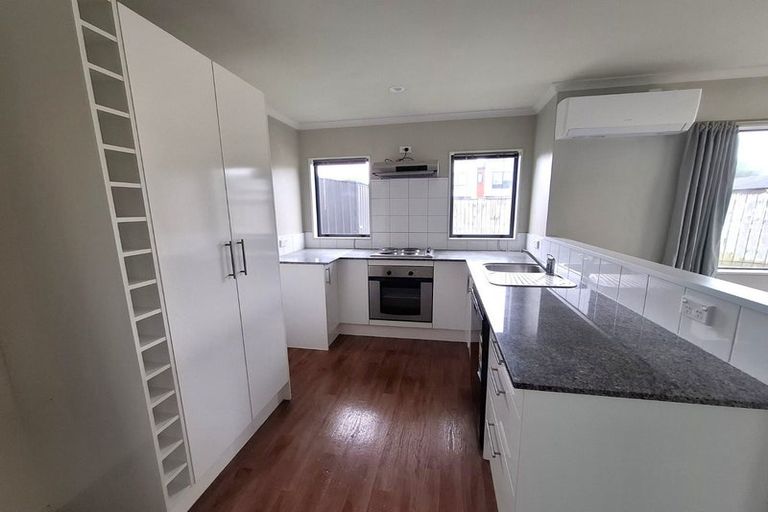 Photo of property in 39 Rewarewa Road, Te Atatu Peninsula, Auckland, 0610