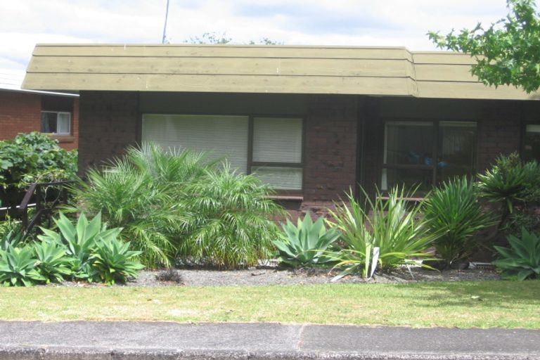Photo of property in 1/38 James Evans Drive, Northcote, Auckland, 0627