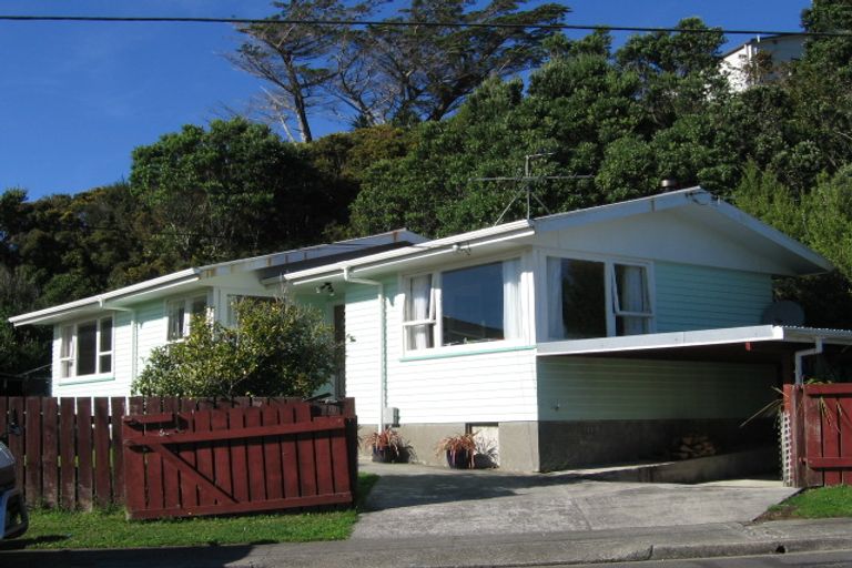 Photo of property in 10 Beverley Grove, Paparangi, Wellington, 6037