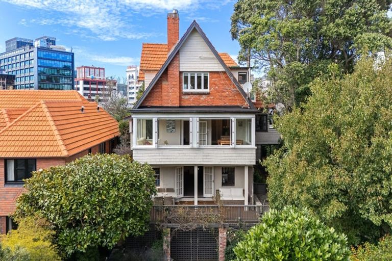 Photo of property in 84 Bolton Street, Kelburn, Wellington, 6012
