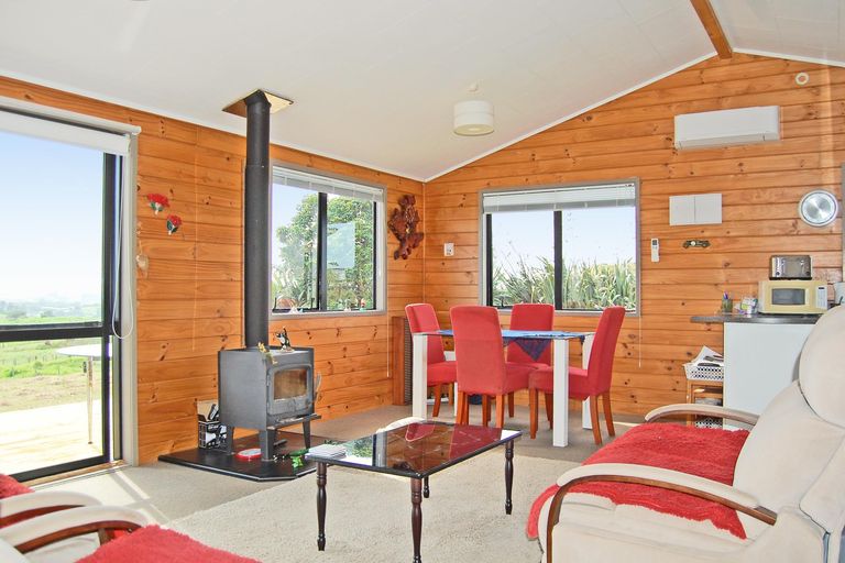 Photo of property in 210g Pukenui Road, Kaiwaka, 0573