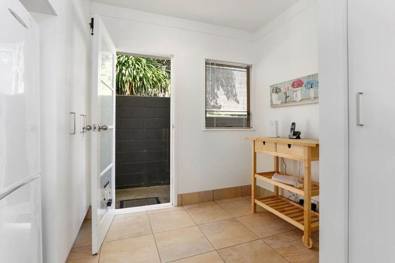 Photo of property in 2/54 Mayfair Crescent, Mairangi Bay, Auckland, 0630
