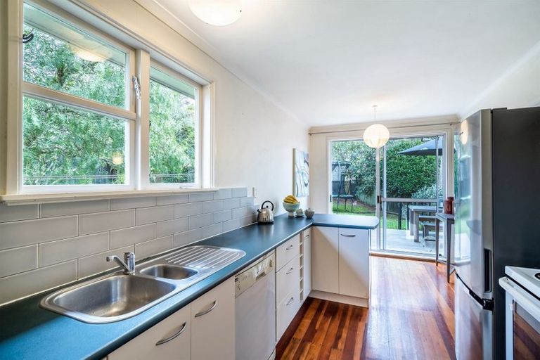 Photo of property in 2 Nutsey Avenue, Northcote, Auckland, 0627