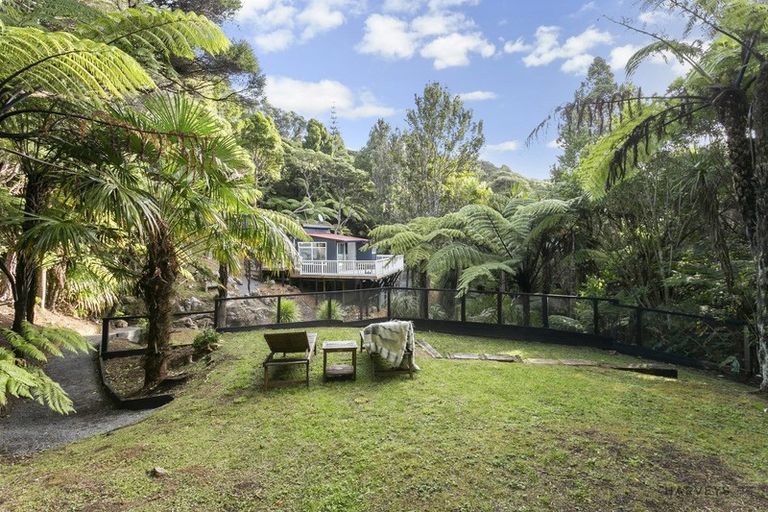 Photo of property in 110 Piha Road, Piha, New Lynn, 0772