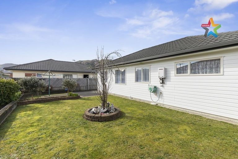 Photo of property in 35 Woodland Mews, Wainuiomata, Lower Hutt, 5014