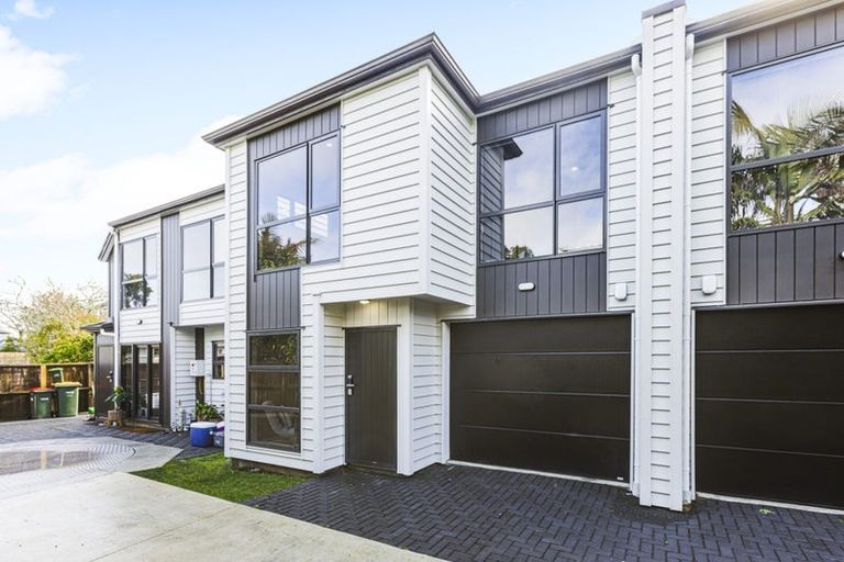 Photo of property in 89c Cascades Road, Pakuranga Heights, Auckland, 2010
