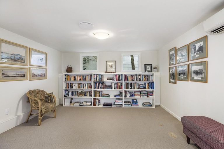 Photo of property in 291 Karaka Bay Road, Karaka Bays, Wellington, 6022