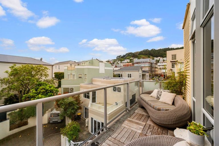 Photo of property in 10 Fallowfield Avenue, Mount Victoria, Wellington, 6011