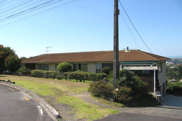 Photo of property in 2/819 East Coast Road, Northcross, Auckland, 0630