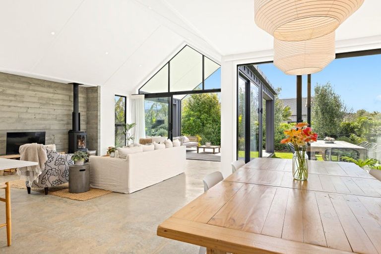 Photo of property in 75 Sandpiper Avenue, Point Wells, 0986