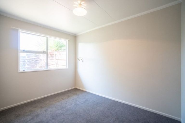 Photo of property in 12 Kowhai Avenue, Takaro, Palmerston North, 4410