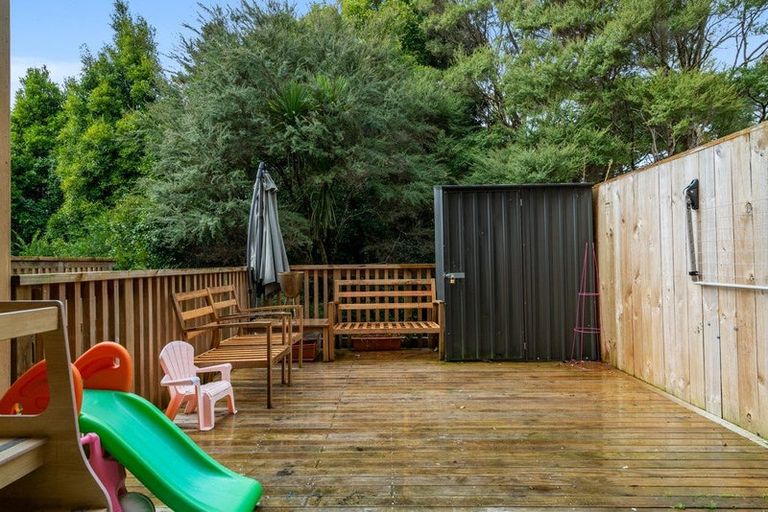 Photo of property in 75 Morihana Close, Glen Eden, 0602