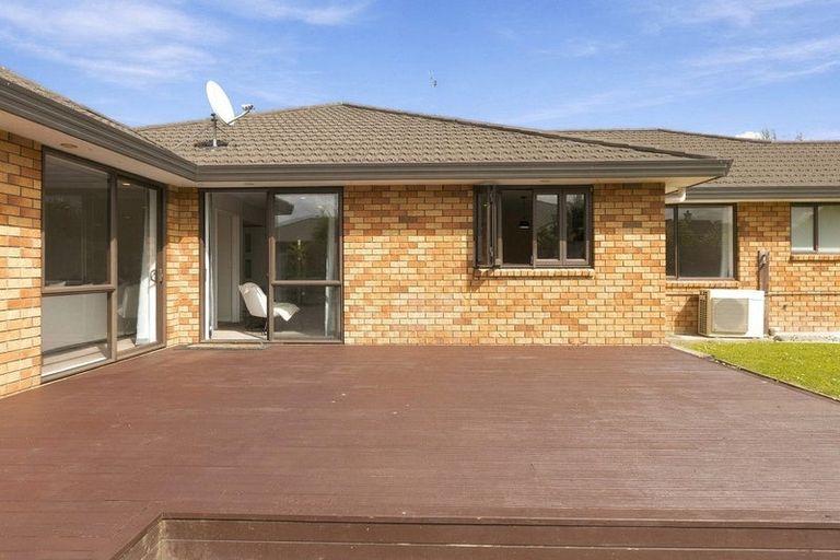 Photo of property in 21 Sorrento Place, Kelvin Grove, Palmerston North, 4414