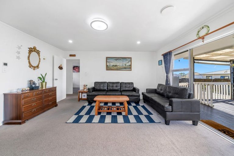 Photo of property in 2/56 Archibald Road, Kelston, Auckland, 0602
