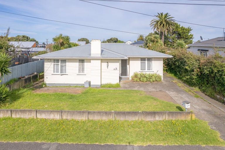 Photo of property in 125 Cornfoot Street, Castlecliff, Whanganui, 4501