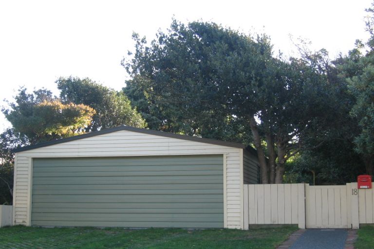 Photo of property in 18 Pukatea Street, Eastbourne, Lower Hutt, 5013